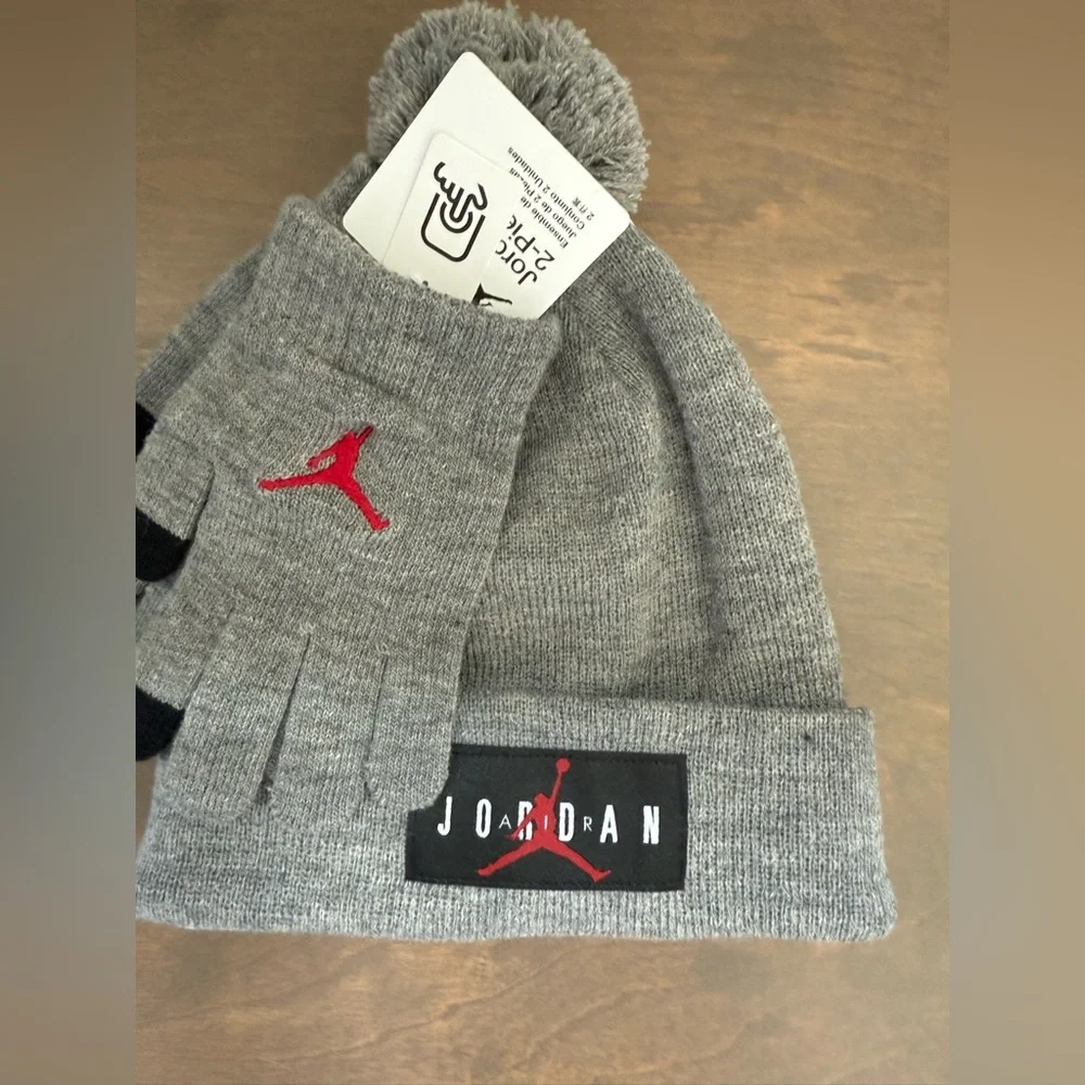 NWT Jordan Gray Beanie and Gloves Set
